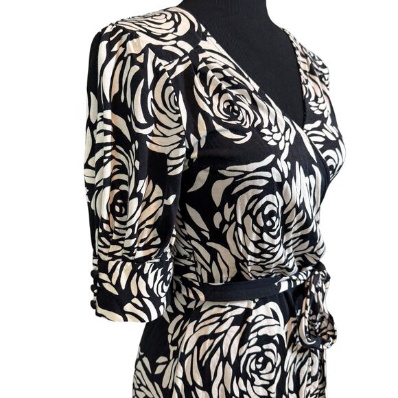 Banana Republic Silk Blend Wrap Dress Size SMALL Black Cream Floral V Neck - Picture 4 of 10
